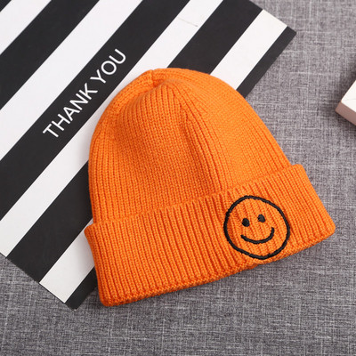 Palarie de iarna de dama cu broderie in roz, mov, galben, verde, negru si albastru