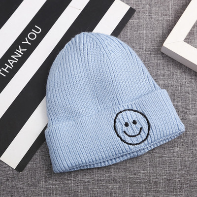 Palarie de iarna de dama cu broderie in roz, mov, galben, verde, negru si albastru