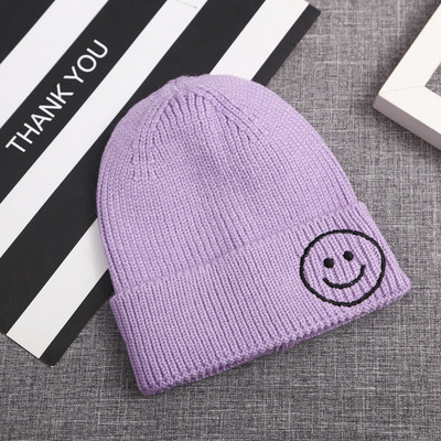 Palarie de iarna de dama cu broderie in roz, mov, galben, verde, negru si albastru