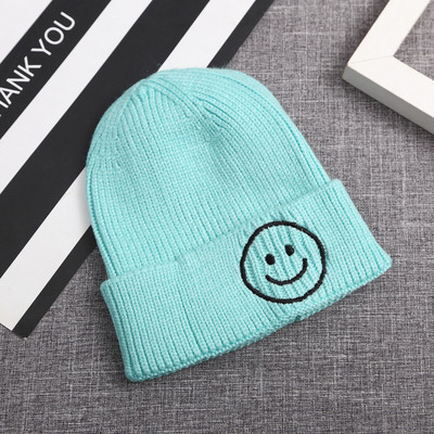 Palarie de iarna de dama cu broderie in roz, mov, galben, verde, negru si albastru