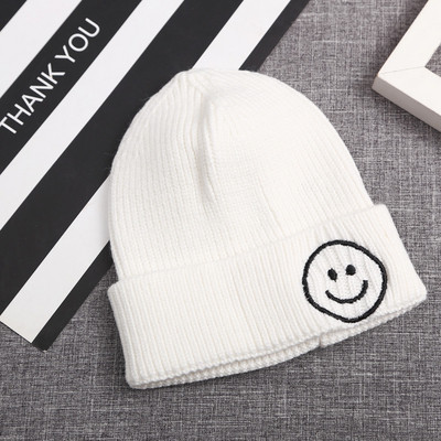 Palarie de iarna de dama cu broderie in roz, mov, galben, verde, negru si albastru