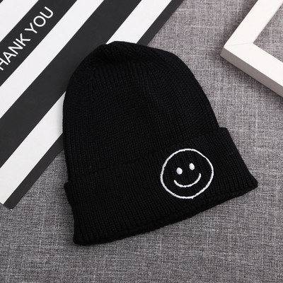 Palarie de iarna de dama cu broderie in roz, mov, galben, verde, negru si albastru