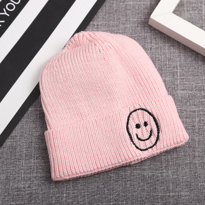 Palarie de iarna de dama cu broderie in roz, mov, galben, verde, negru si albastru