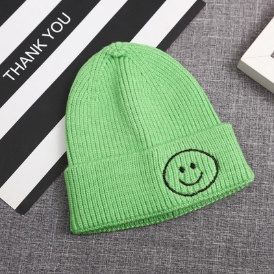 Palarie de iarna de dama cu broderie in roz, mov, galben, verde, negru si albastru