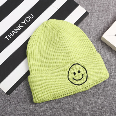 Palarie de iarna de dama cu broderie in roz, mov, galben, verde, negru si albastru