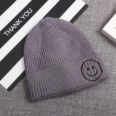 Palarie de iarna de dama cu broderie in roz, mov, galben, verde, negru si albastru