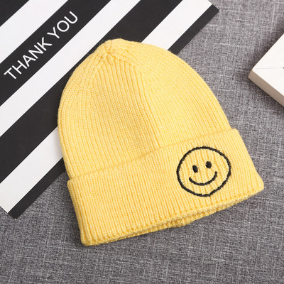 Palarie de iarna de dama cu broderie in roz, mov, galben, verde, negru si albastru