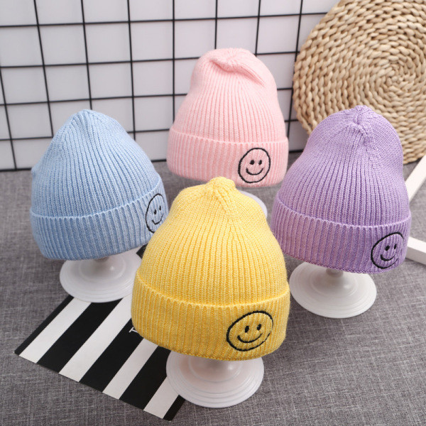 Palarie de iarna de dama cu broderie in roz, mov, galben, verde, negru si albastru