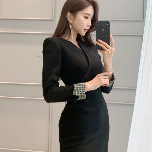 Új modell női ruha hosszú ujjal és spitz nyakkivágással, fekete színben