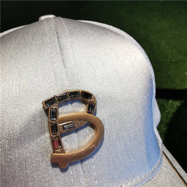 Fényes hatású női baseball sapka fehér, bézs, sárga és fekete színekben