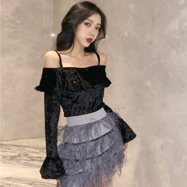 Női modern bársony blúz fürtökkel és csupasz vállakkal bézs, barna és fekete színben