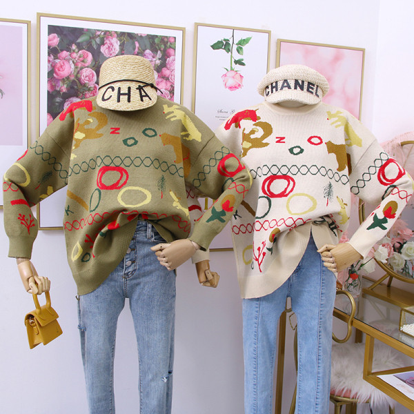 Női pulóver ovális nyakkivágással, bézs és zöld mintával