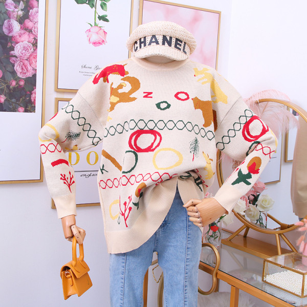 Női pulóver ovális nyakkivágással, bézs és zöld mintával