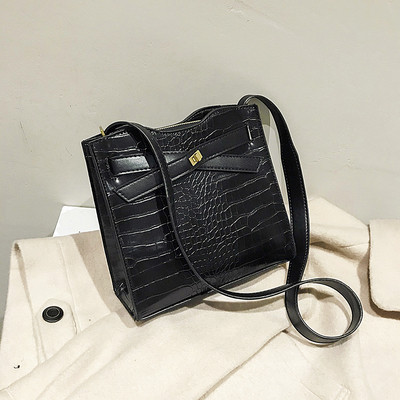 Geanta de dama moderna din piele cu maner lung in albastru, maro si negru