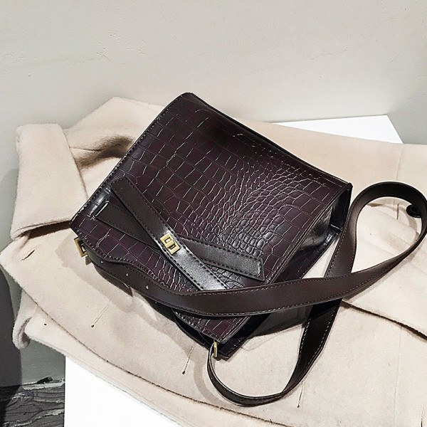 Geanta de dama moderna din piele cu maner lung in albastru, maro si negru