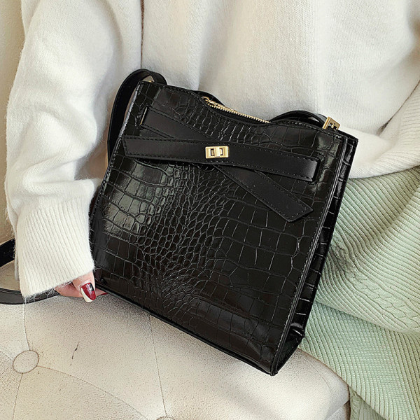 Geanta de dama moderna din piele cu maner lung in albastru, maro si negru