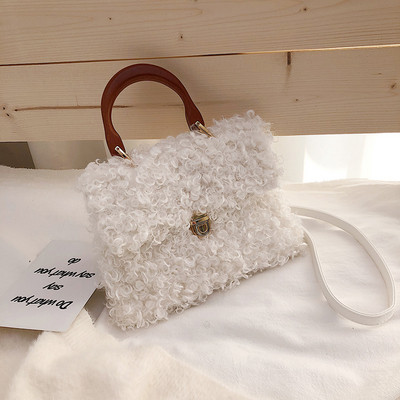 Női plüsstáska fém rögzítéssel, rövid és hosszú füllel fehér, barna és fekete színben