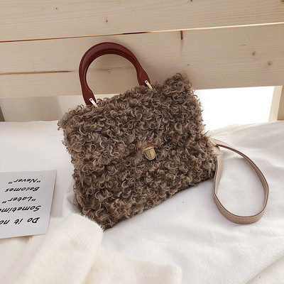 Női plüsstáska fém rögzítéssel, rövid és hosszú füllel fehér, barna és fekete színben