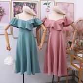 Modern női ruha vékony pántokkal, többféle színben