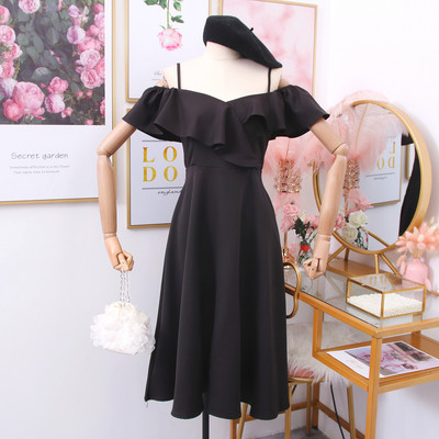 Modern női ruha vékony pántokkal, többféle színben