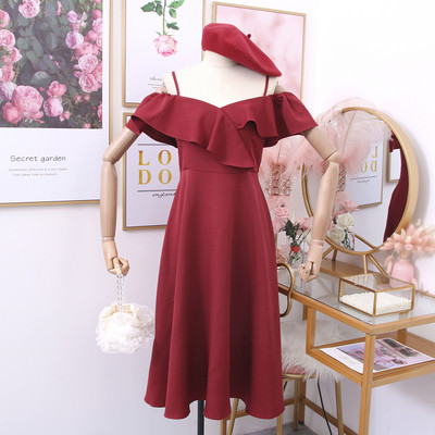 Modern női ruha vékony pántokkal, többféle színben