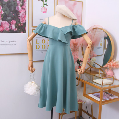 Modern női ruha vékony pántokkal, többféle színben