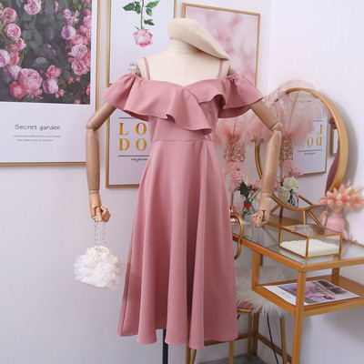 Modern női ruha vékony pántokkal, többféle színben