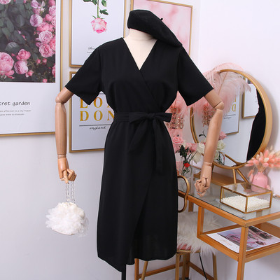 Női ruha rövid ujjú, spitz nyakkivágással és övvel több színben