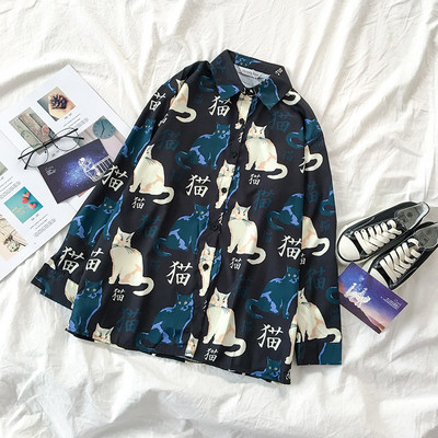 Cămașă modernă de damă în stil retro în alb-negru, cu guler clasic