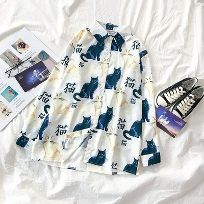 Cămașă modernă de damă în stil retro în alb-negru, cu guler clasic