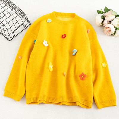 Női pulóver 3D elemes virágokkal és ovális nyakkivágással fehér, fekete, narancssárga, sárga és zöld színben