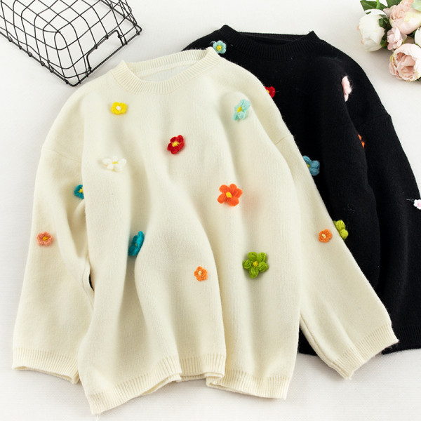 Női pulóver 3D elemes virágokkal és ovális nyakkivágással fehér, fekete, narancssárga, sárga és zöld színben