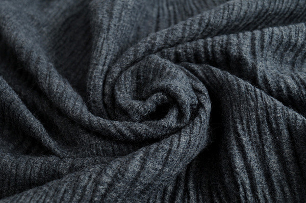 Eșarfă modernă de iarnă cu franjuri în albastru și gri