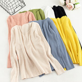 Női pulóver vékony kötésből és spitz nyakkivágásból zöld, rózsaszín, kék, sárga, bézs, fehér és fekete színekben