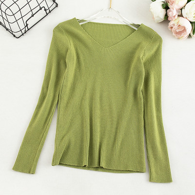 Női pulóver vékony kötésből és spitz nyakkivágásból zöld, rózsaszín, kék, sárga, bézs, fehér és fekete színekben