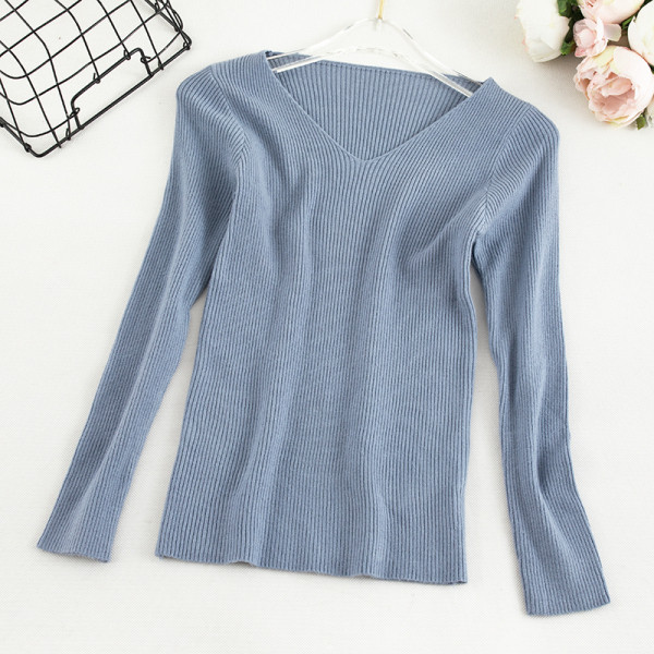 Női pulóver vékony kötésből és spitz nyakkivágásból zöld, rózsaszín, kék, sárga, bézs, fehér és fekete színekben