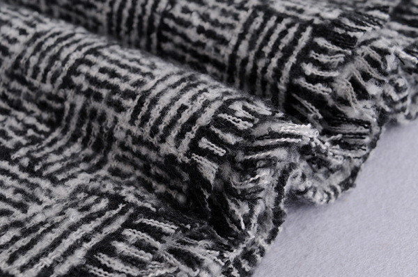 Meleg kockás szürke sál rojtokkal