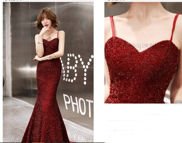 Elegáns hosszú női ruha vékony pántokkal, fényes hatású piros és fekete színben