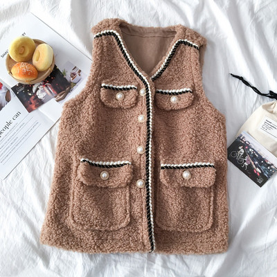 Vestă modernă de damă în bej, maro și alb, cu decolteu în V