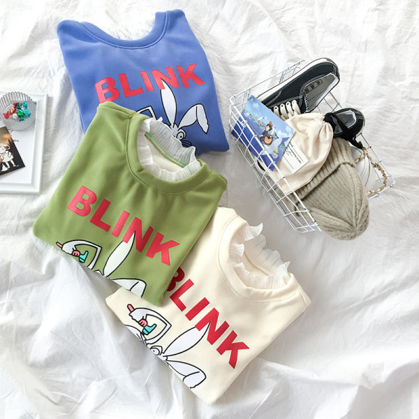 Bluză casual de damă în albastru, alb și verde cu aplicație