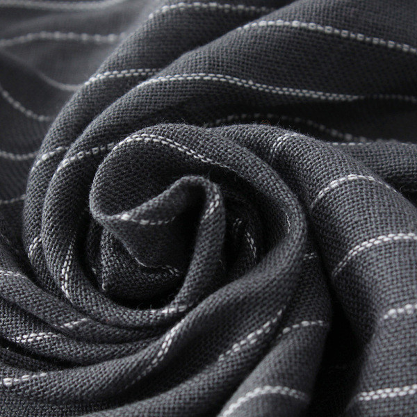 Csíkos tavaszi-őszi sál szürke színben, rojtokkal