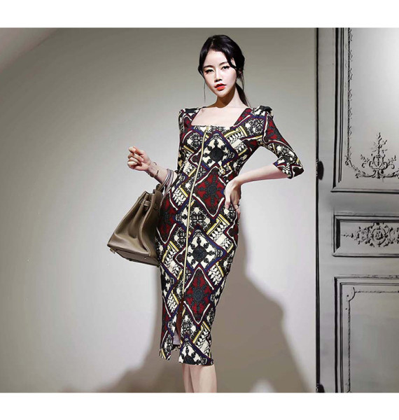 Női ruha négyzet alakú nyakkivágással és 3/4-es ujjakkal - retro stílusú