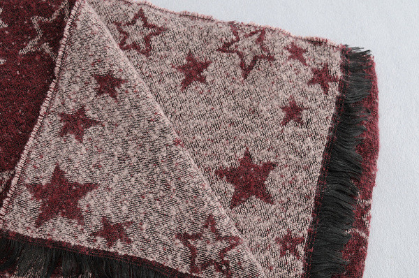 Vastag téli sál bordó színben, rátéttel és rojtokkal