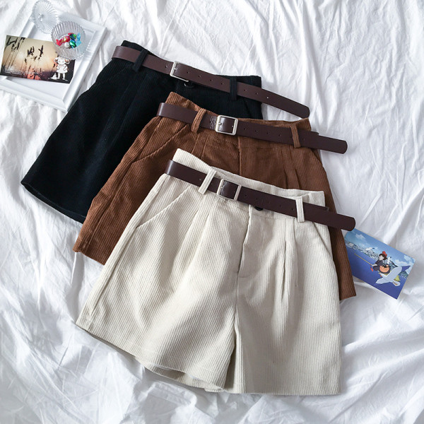 Alkalmi női rövidnadrág három színben, övvel és magas derékkal