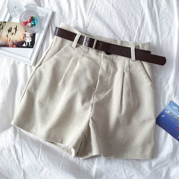 Alkalmi női rövidnadrág három színben, övvel és magas derékkal