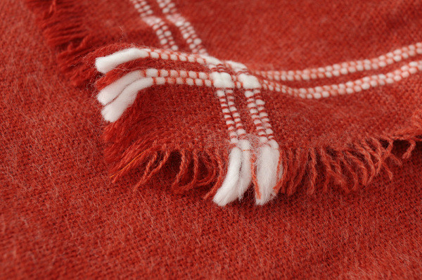 Modern alkalmi sál rojtokkal, narancssárga színben