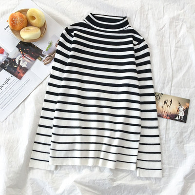 Csíkos női blúz három színben, félmagas gallérral és hosszú ujjal