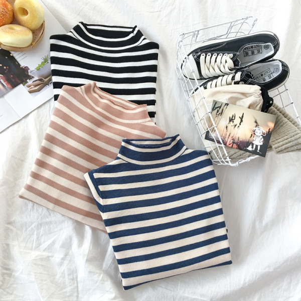 Csíkos női blúz három színben, félmagas gallérral és hosszú ujjal