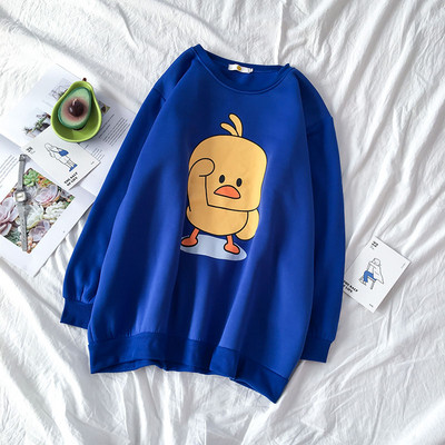 Piros és kék színű női blúz rátéttel és kerek nyakkivágással