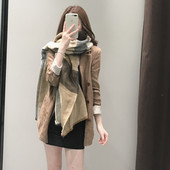 Női őszi-téli kockás sál, rojtokkal barna színben